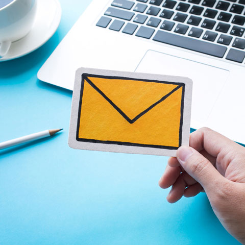 Επικοινωνία μέσω email με την Alpiland.