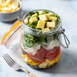 Σαλάτα εποχής, συνταγή με τυριά Alpiland.