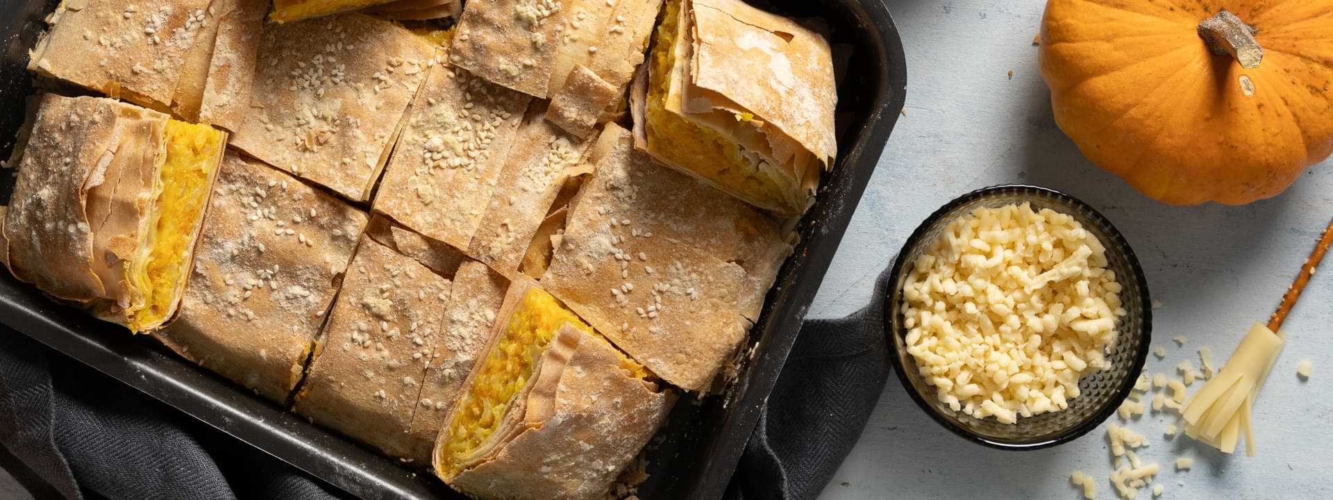 Header Image Κολοκυθόπιτα με κίτρινη κολοκύθα και Αlpiland Gouda