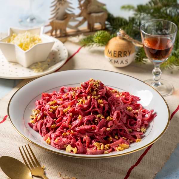 Ταλιατέλες με παντζάρι και Αlpiland Mozzarella φρέσκια