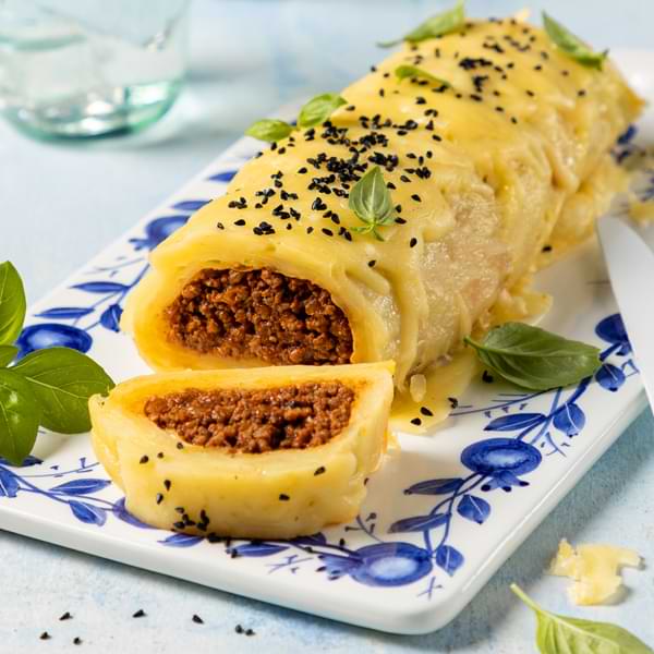 Ρολό πατάτας με κιμά και Alpiland Emmental